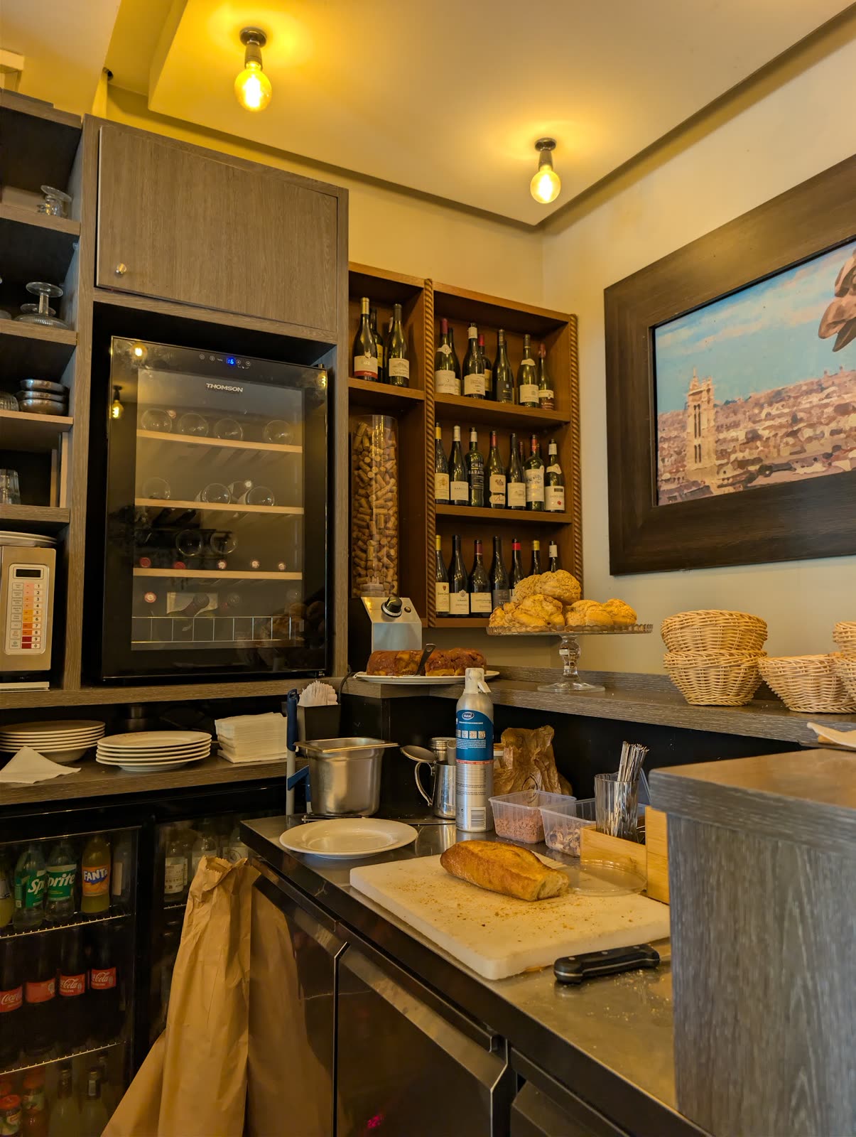 La salle et le comptoir du P'tit Bistrot à Paris